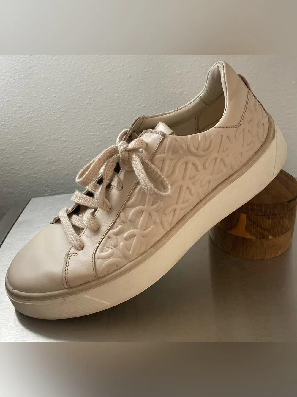 ECCO WOMENS NEUTRAL EMBOSSED PLATFORM LACE UP SNEAKERS